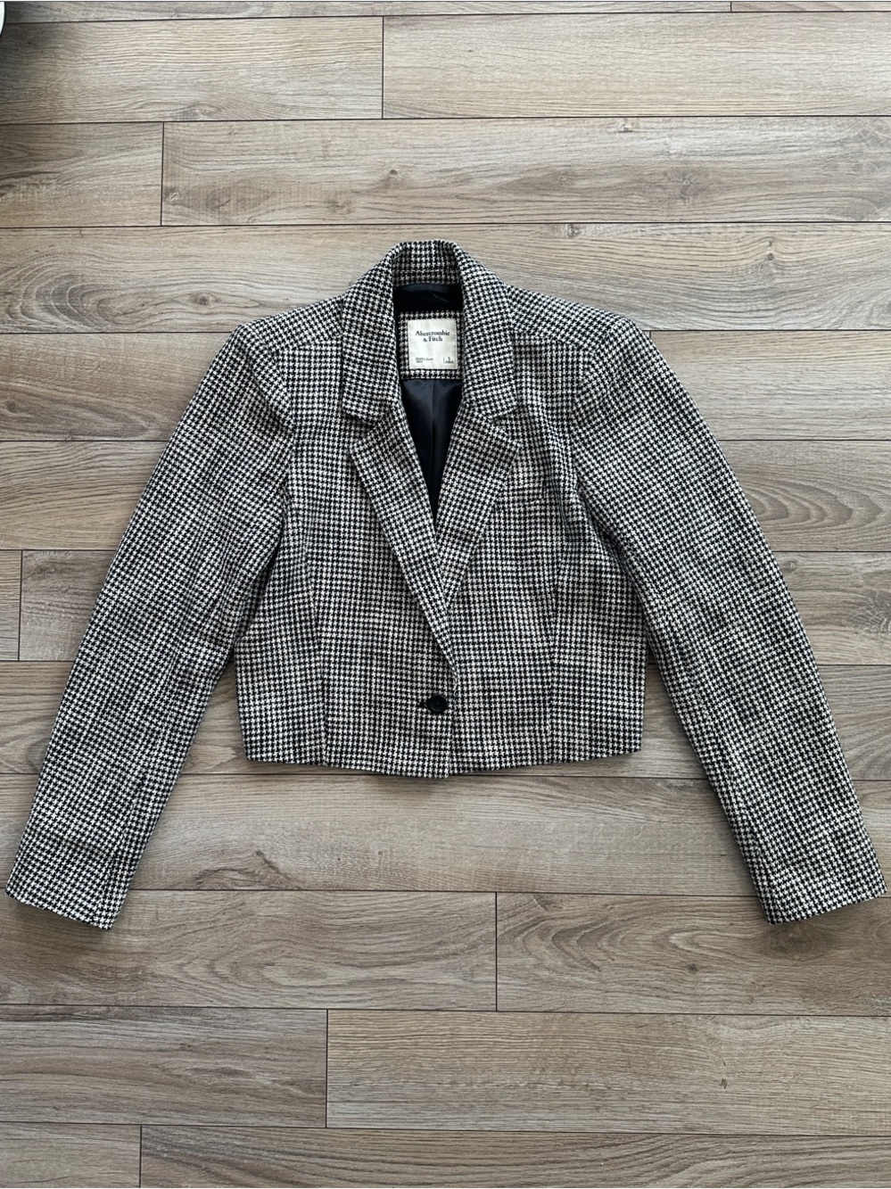 Abercrombie & Fitch Black and White Houndstooth Cropped Blazer